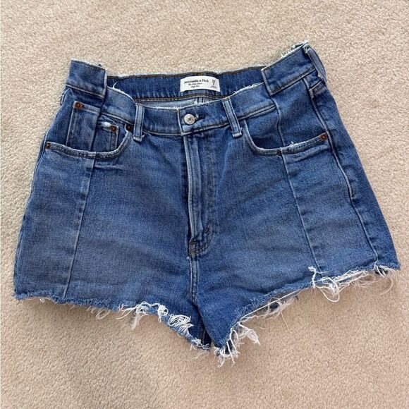 Women’s Abercrombie The Mom Short High Rise Denim Sz 8 - Picture 1 of 4